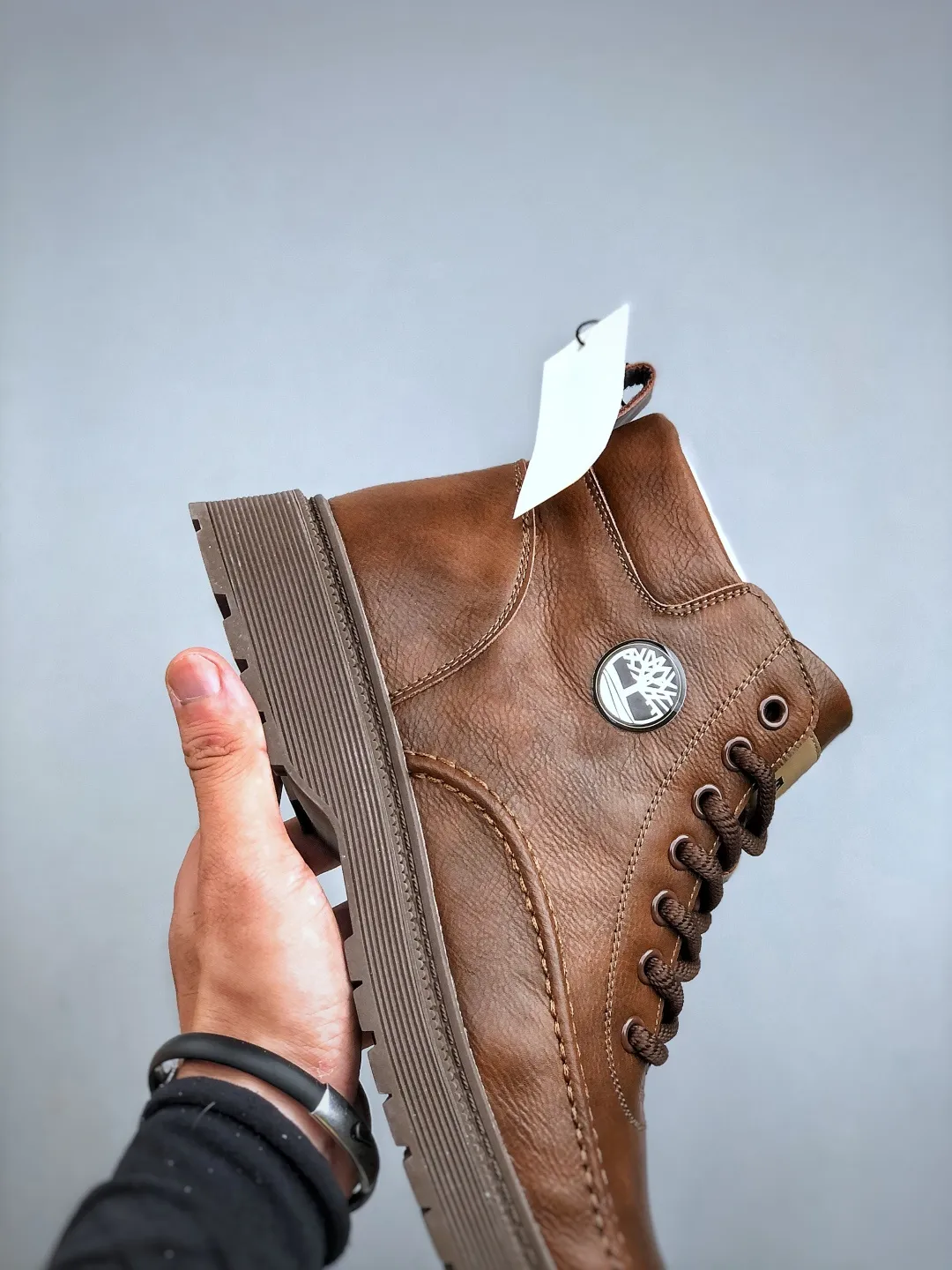 💰480 /Timberland Timberland/Timberland classic model 25ss new high-top, classic re-creation, brand new upgrade, Guangdong factory quality, original box and original packaging, the fabric is made of Italian top frosted cowhide, with anti-odor and anti-corrosion genuine leather latex insoles, giving you a perfect wearing experience. High-quality and durable, a must-have for sportsmen. Specializes in not looking handsome. High-quality, first-class foot feel. Exclusive supply. Item number: TB23066 Size: 38-44